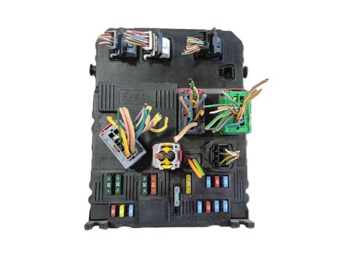 Used Fuse box Fuse box 37192638 37192638