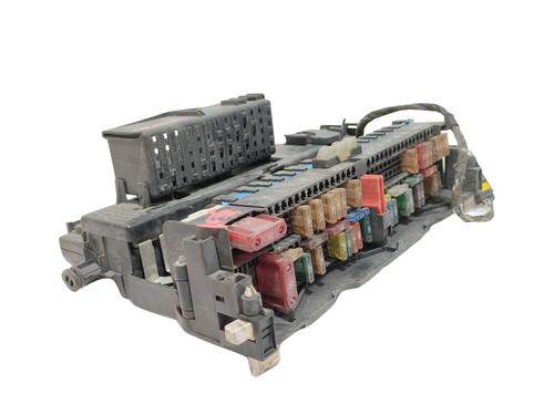 Used Fuse box BMW 3 (E46) 320 d (150 hp) 6880470