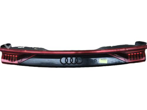 Luce centrale posteriore Luce centrale posteriore AUDI Q8 (4MN, 4MT) 50 TDI Mild Hybrid quattro (286 hp) 36039583 36039583