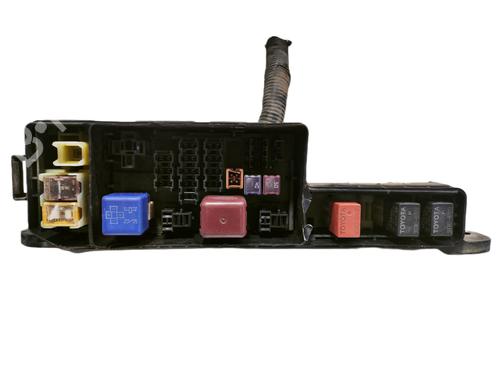 Fuse box TOYOTA AVENSIS (_T22_) 2.0 D-4D (CDT220_, CDT220R) | BP15727403E1 