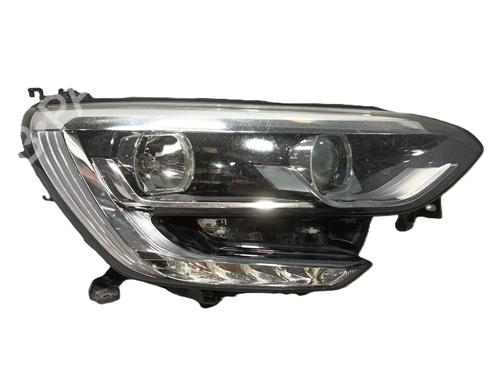 Used Right headlight RENAULT MEGANE IV Hatchback (B9A/M/N_) 1.5 dCi 90 (B9A1) (90 hp) 31854791