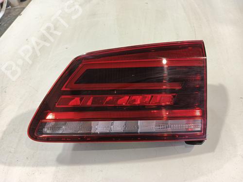 right-tailgate-light-vw-golf-sportsvan-vii-am1-an1-2014-2015-2016-2017-2018-2019-2020-31832729 main image