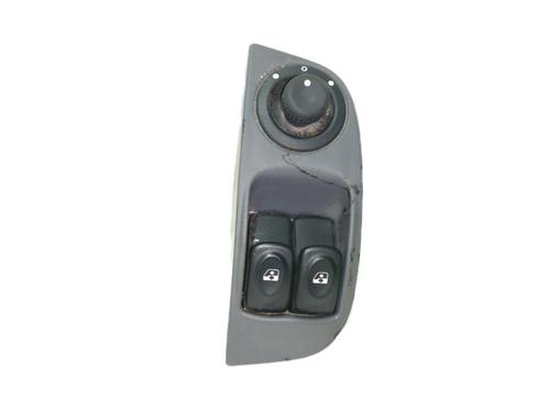 left-front-window-switch-renault-megane-i-ba01_-19-dti-ba1u-7700429070-1995-1996-1997-1998-1999-2000-2001-2002-2003-2004-8956630 main image