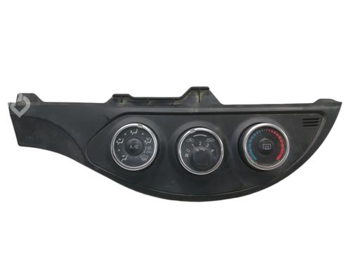 Used Climate control TOYOTA YARIS (_P13_) 1.0 (KSP130_, KSP130) (69 hp) 11346852