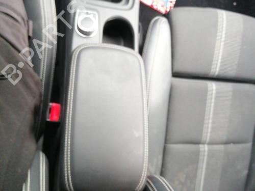 Armrest / Center console MERCEDES-BENZ GLA-CLASS (X156) GLA 180 (156.942) | BP13042900I20 