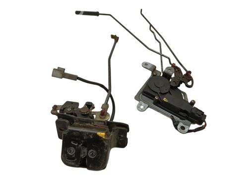 Used Tailgate lock KIA SORENTO I (JC) 2.5 CRDi 4WD (140 hp) 31828680