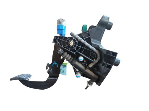 Used Clutch pedal RENAULT TRAFIC III Van (FG_) 1.6 dCi 90 (FGME) (90 hp) 28107155