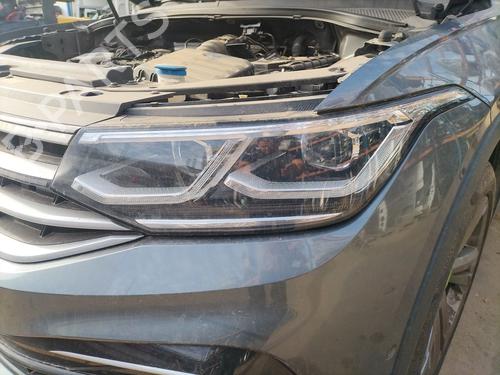Lyskaster venstre VW TIGUAN ALLSPACE (BW2, BJ2) 2.0 TDI 4motion (150 hp) 32403652