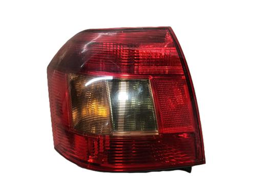 Høyre baklys TOYOTA COROLLA (_E12_) 2.0 D-4D (CDE120R, CDE120L_) (110 hp) 32358142