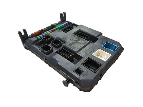 Used Fuse box Fuse box 37019439 37019439