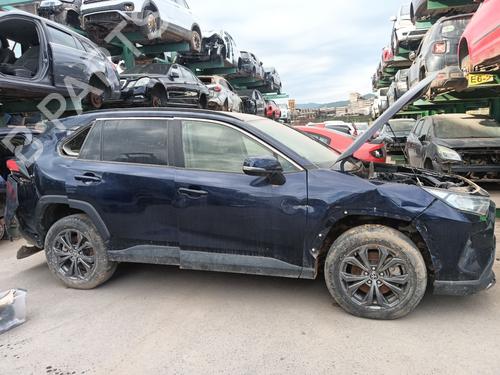 Armrest / Center console TOYOTA RAV 4 V (_A5_, _H5_) 2.5 Hybrid AWD (AXAH54) | BP32502683I20 