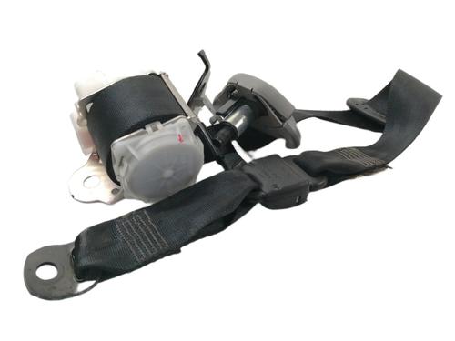 Used Rear center seatbelt TOYOTA YARIS (_P9_) 1.0 VVT-i (KSP90_, KSP90R) (69 hp) 9643634