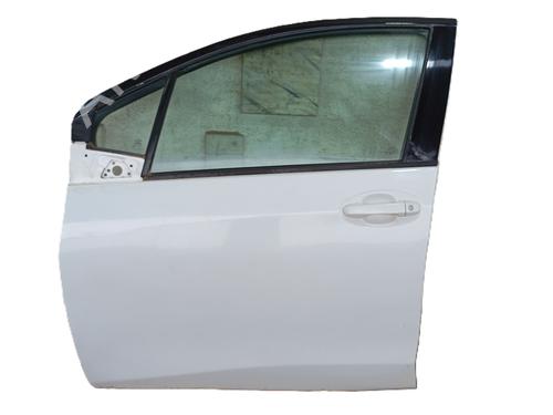 Used Left front door TOYOTA YARIS (_P13_) 1.5 Hybrid (NHP130_, NHP130) (101 hp) 32170231