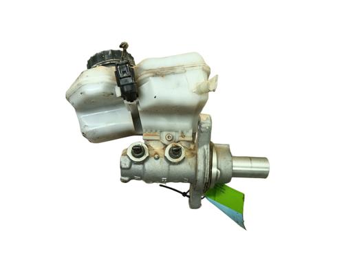 Used Brake master cylinder BMW X1 (F48) sDrive 18 d (150 hp) 28124245