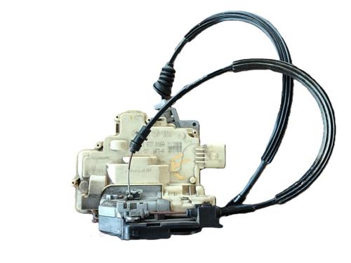 Høyre foran lås VW PASSAT B6 (3C2) 2.0 TDI 16V (140 hp) 30005664