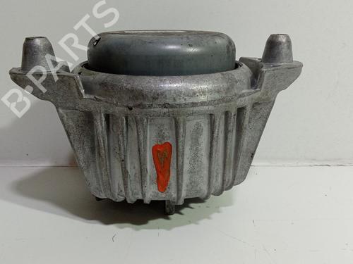 Used Engine mount MERCEDES-BENZ C-CLASS (W204) C 200 CDI (204.001) (136 hp) 29329745
