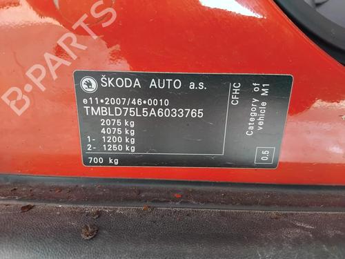 Left mirror SKODA YETI (5L) 2.0 TDI 4x4 | BP28157586C26 