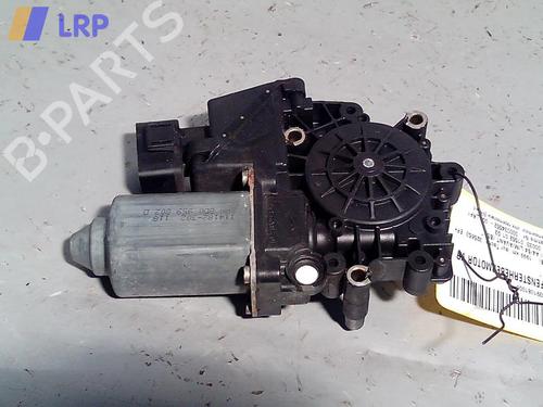 Moteur de lève-vitre avant droit AUDI A4 B5 (8D2) 1.8 T (150 hp) 32352813