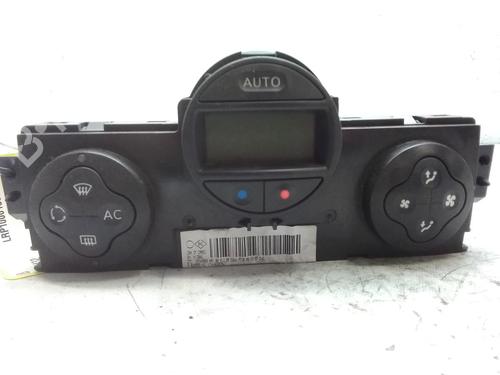 Used Climate control RENAULT SCÉNIC II (JM0/1_) 1.9 dCi (JM15) (110 hp) 20522132