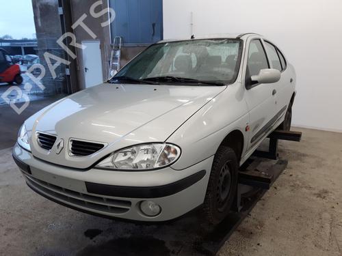 Gebruikte RENAULT MEGANE I Classic (LA0/1_) 1.4 16V (LA0D, LA1H, lA0W, LA10) 4751123 Onderdelen