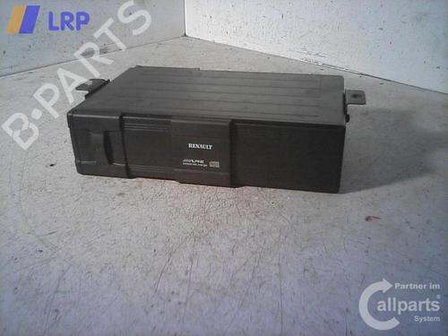 Used Radio RENAULT LAGUNA II (BG0/1_) 1.8 16V (BG0B, BG0C, BG0J, BG0M, BG0V) (121 hp) 20541436