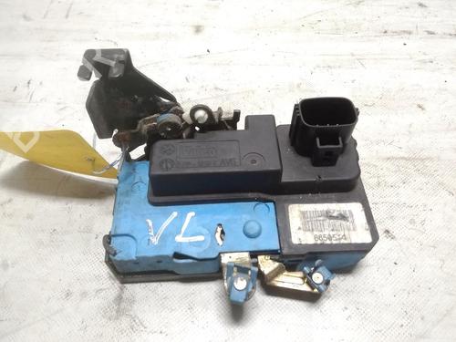 Used Front left lock VOLVO V70 II (285) D5 (163 hp) 20516443