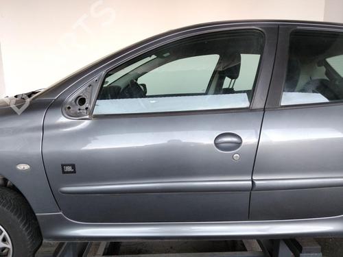 Used Left front door PEUGEOT 206 Hatchback (2A/C) 1.4 i (75 hp) 28136095