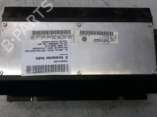 Used Radio VW PASSAT B6 Variant (3C5) 2.0 TDI (140 hp) 20582805
