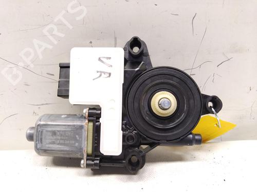 Motor do elevador de vidro frente direito Motor do elevador de vidro frente direito VW T-CROSS (C11, D31) 1.6 TDi (95 hp) 33833873 33833873