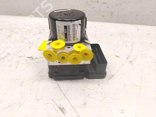 Used ABS pump FORD ECOSPORT 1.0 EcoBoost (125 hp) 31817174