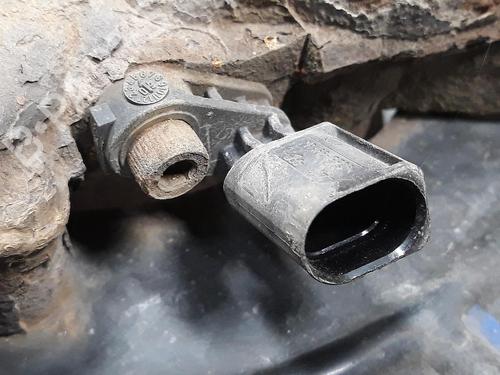 Right front steering knuckle VW TOURAN (1T1, 1T2) 1.4 TSI EcoFuel | BP20524321M26 
