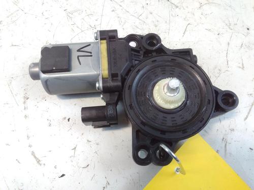 Used Left front window motor HYUNDAI i30 Estate (GD) 1.6 CRDi (136 hp) 32274310