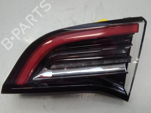 Farolim direito da mala TESLA MODEL Y (5YJY) EV (347 hp) 31687637