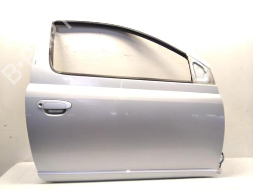 Dør højre fortil Dør højre fortil TOYOTA YARIS (_P1_) 1.0 (SCP10_, SCP10R) (68 hp) 39696072 39696072