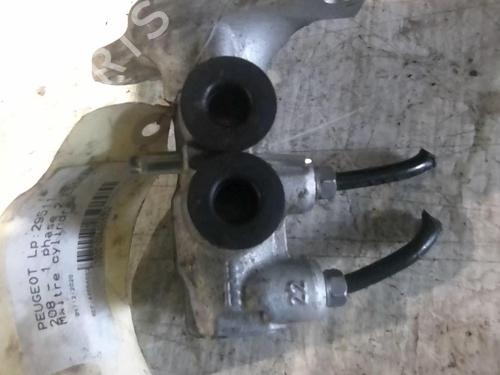 Used Brake master cylinder Brake master cylinder PEUGEOT 208 I (CA_, CC_) 1.2 VTi 68 / PureTech 68 (68 hp) 25276149 25276149