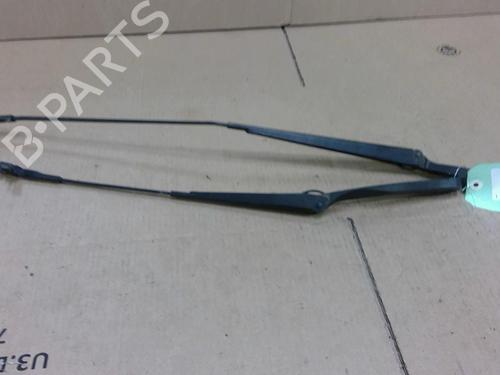 Used Front windshield wiper arm VW POLO (9N_, 9A_) 1.2 12V (64 hp) 26184927