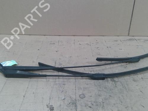 Used Front windshield wiper arm RENAULT TWINGO II (CN0_) 1.2 16V (CN04, CN0B) (75 hp) 28026817