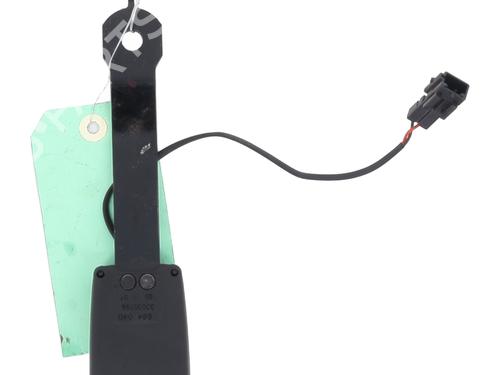 Seat buckle RENAULT CLIO III (BR0/1, CR0/1) 1.2 16V (BR02, BR0J, BR11, CR02, CR0J, CR11) | BP28304778I32 