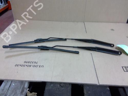Used Front windshield wiper arm Front windshield wiper arm FIAT STILO (192_) 1.9 JTD (192_XF1A) (80 hp) 26184233 26184233