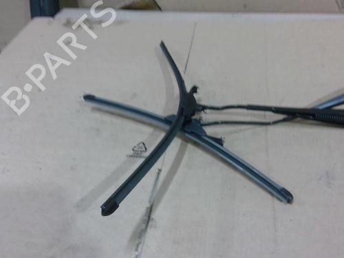 front-windshield-wiper-arm-renault-arkana-i-lcm_-ldn_-2019-32687981 main image