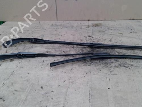 Used Front windshield wiper arm DACIA SANDERO II TCe 90 (B8M1, B8MA, B8AC) (90 hp) 28212841