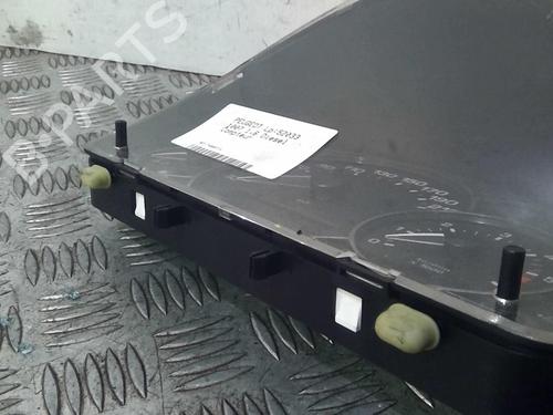 Used Instrument cluster Instrument cluster PEUGEOT 1007 (KM_) 1.6 HDi (109 hp) 20363772 20363772