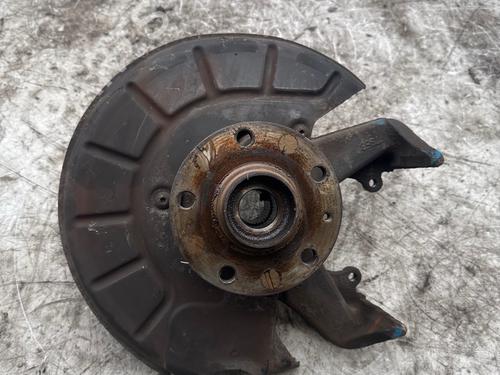 Used Right front steering knuckle Right front steering knuckle VW GOLF V (1K1) 1.9 TDI (105 hp) 39519141 39519141