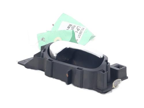 Used Front right interior door handle Front right interior door handle PEUGEOT 407 (6D_) 2.0 16V (6DRFJC, 6DRFJE, 6DRFJF) (140 hp) 31582736 31582736