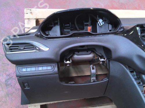 Used Dashboard PEUGEOT 208 I (CA_, CC_) 1.2 VTI 82 (82 hp) 20354821