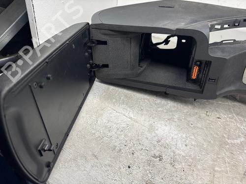 middle-console-citroen-c5-iii-break-rw_-2008-2009-2010-2011-2012-2013-2014-2015-2016-2017-39258281 main image