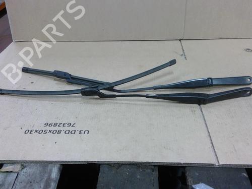 Used Front windshield wiper arm FORD FIESTA VI (CB1, CCN) 1.4 TDCi (70 hp) 26184007