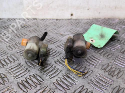 Used Washer pump Washer pump SUZUKI SWIFT III (MZ, EZ) 1.3 DDiS (RS413D) (75 hp) 20354182 20354182