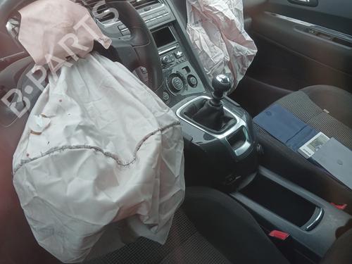 Fuse box PEUGEOT 5008 (0U_, 0E_) 1.6 HDi | BP30147837E1