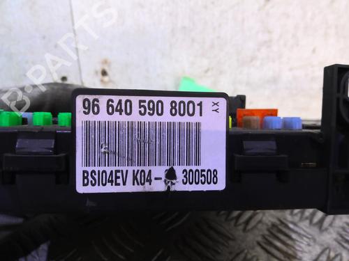 Used Fuse box Fuse box CITROËN C5 III (RD_) 2.0 HDi (RDRHD8, RDRHDJ, RDRHR8, RDRHRJ) (136 hp) 20358274 20358274